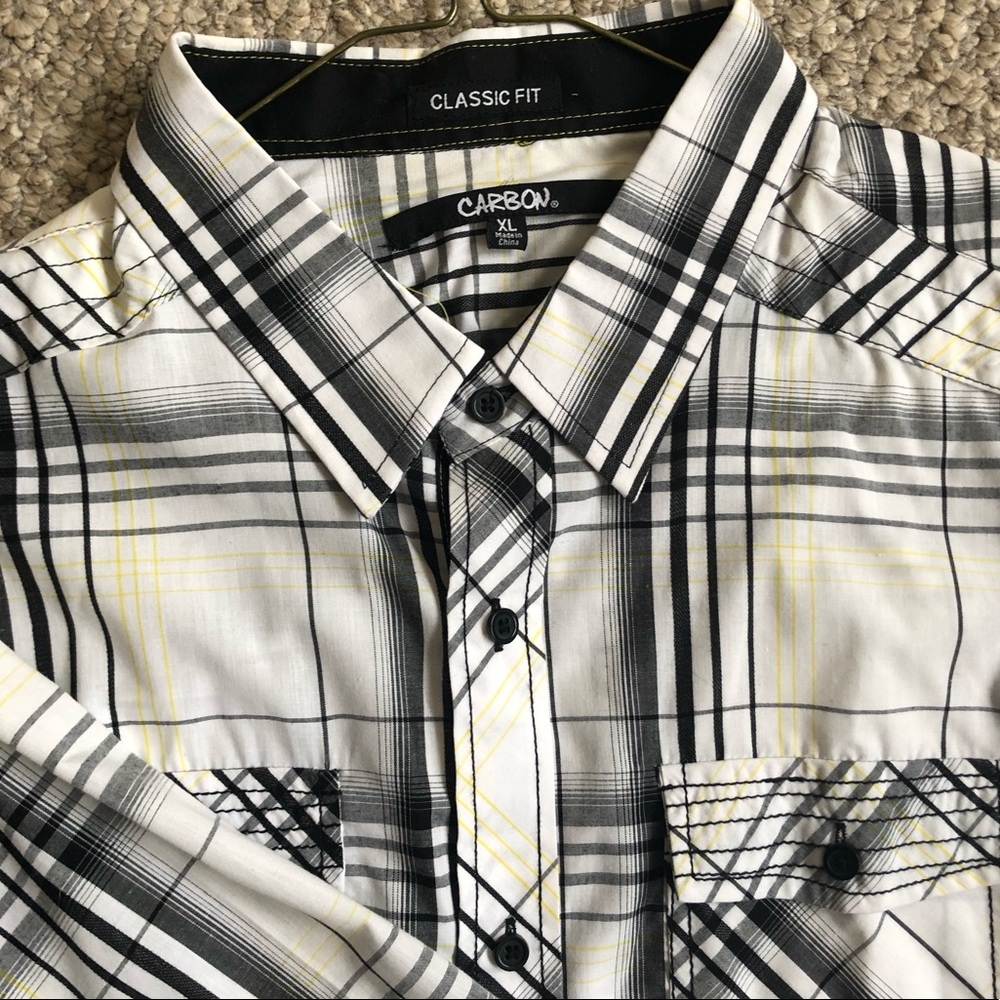 Men’s plaid button down shirt
